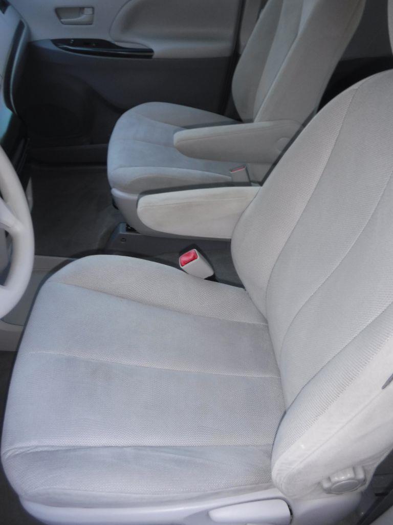 Toyota Sienna 5dr 7-Pass Van LE FWD Mobility (Natl) 2012 Toyota Sienna 5dr 7-Pass Van LE FWD Mobility (Natl) 2012