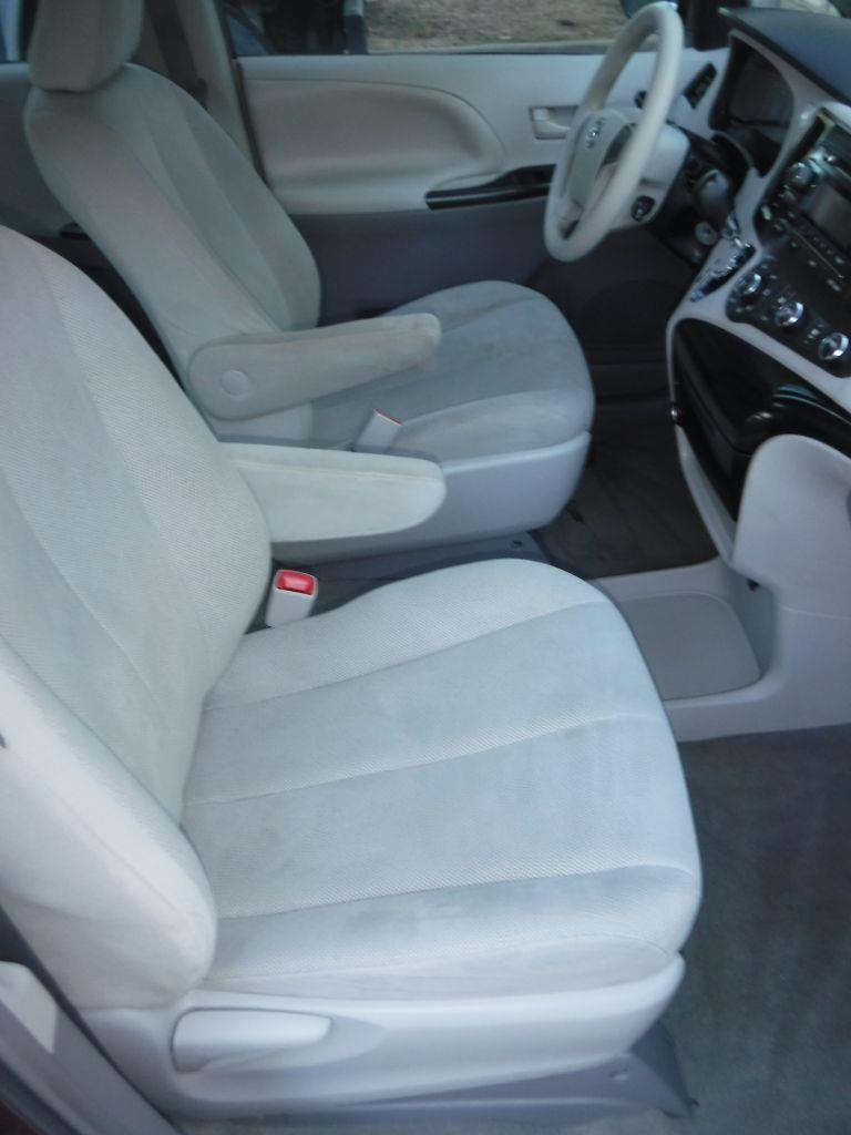 Toyota Sienna 5dr 7-Pass Van LE FWD Mobility (Natl) 2012 Toyota Sienna 5dr 7-Pass Van LE FWD Mobility (Natl) 2012
