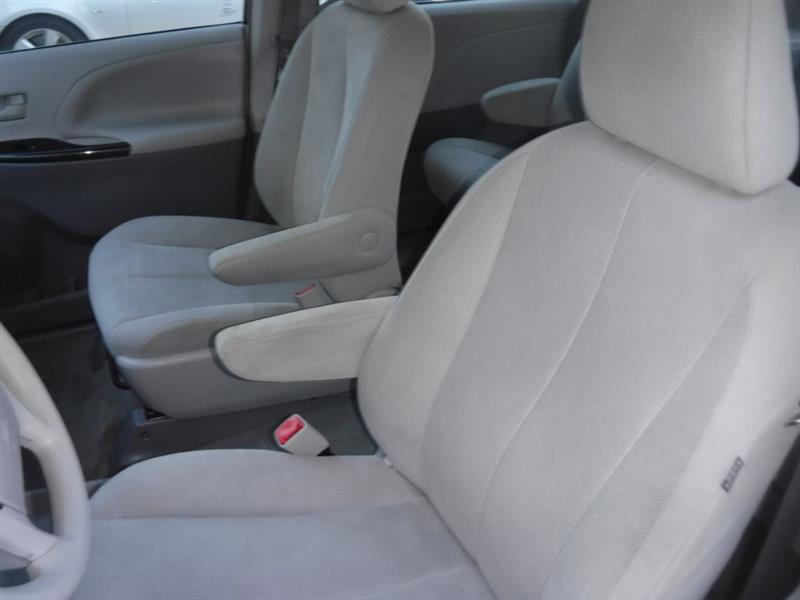 Toyota Sienna 5dr 7-Pass Van LE FWD Mobility (Natl) 2012 Toyota Sienna 5dr 7-Pass Van LE FWD Mobility (Natl) 2012