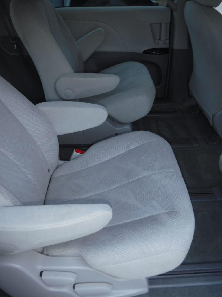 Toyota Sienna 5dr 7-Pass Van LE FWD Mobility (Natl) 2012 Toyota Sienna 5dr 7-Pass Van LE FWD Mobility (Natl) 2012