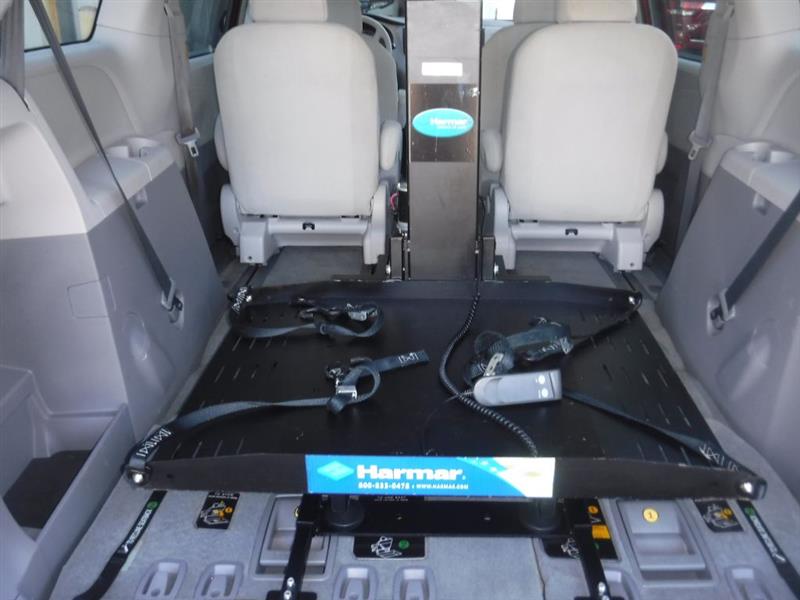 Toyota Sienna 5dr 7-Pass Van LE FWD Mobility (Natl) 2012 Toyota Sienna 5dr 7-Pass Van LE FWD Mobility (Natl) 2012