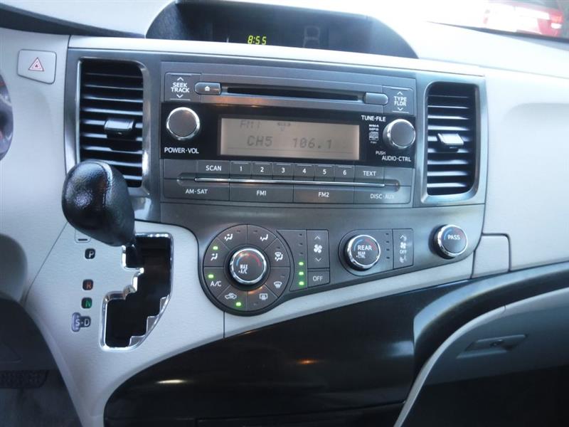 Toyota Sienna 5dr 7-Pass Van LE FWD Mobility (Natl) 2012 Toyota Sienna 5dr 7-Pass Van LE FWD Mobility (Natl) 2012