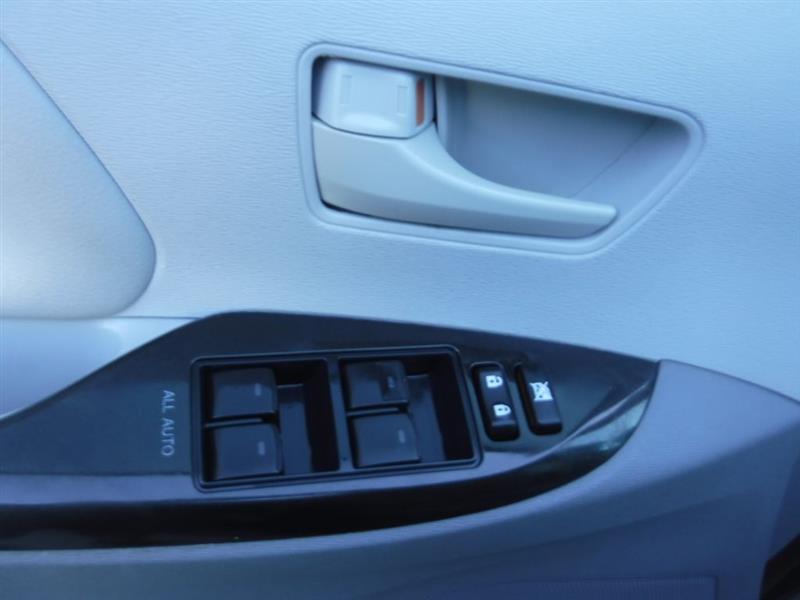 Toyota Sienna 5dr 7-Pass Van LE FWD Mobility (Natl) 2012 Toyota Sienna 5dr 7-Pass Van LE FWD Mobility (Natl) 2012