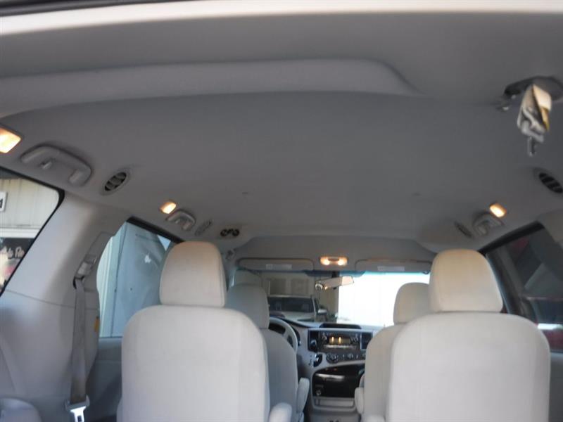 Toyota Sienna 5dr 7-Pass Van LE FWD Mobility (Natl) 2012 Toyota Sienna 5dr 7-Pass Van LE FWD Mobility (Natl) 2012