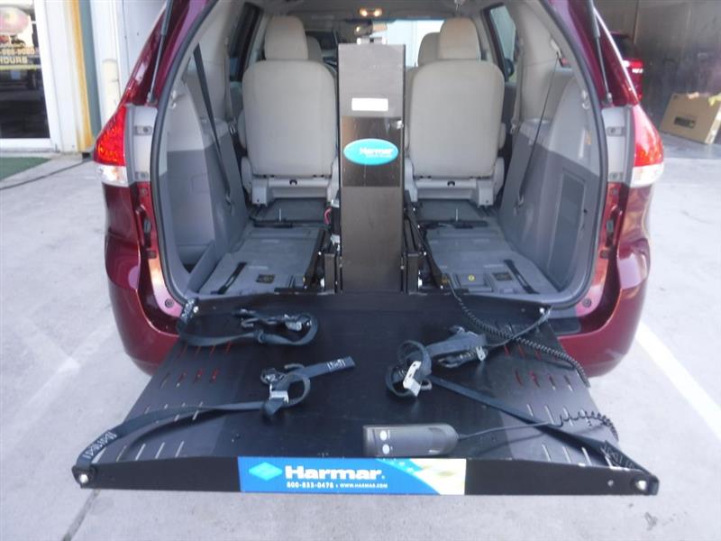 Toyota Sienna 5dr 7-Pass Van LE FWD Mobility (Natl) 2012 Toyota Sienna 5dr 7-Pass Van LE FWD Mobility (Natl) 2012