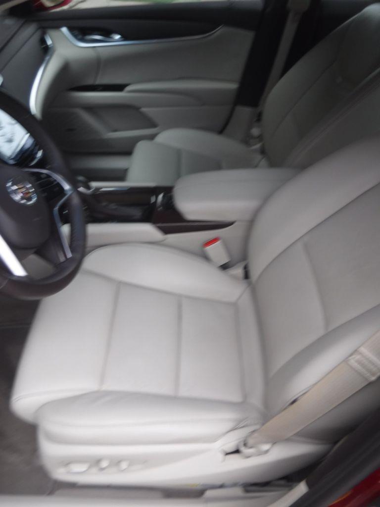 Cadillac XTS Base 2013