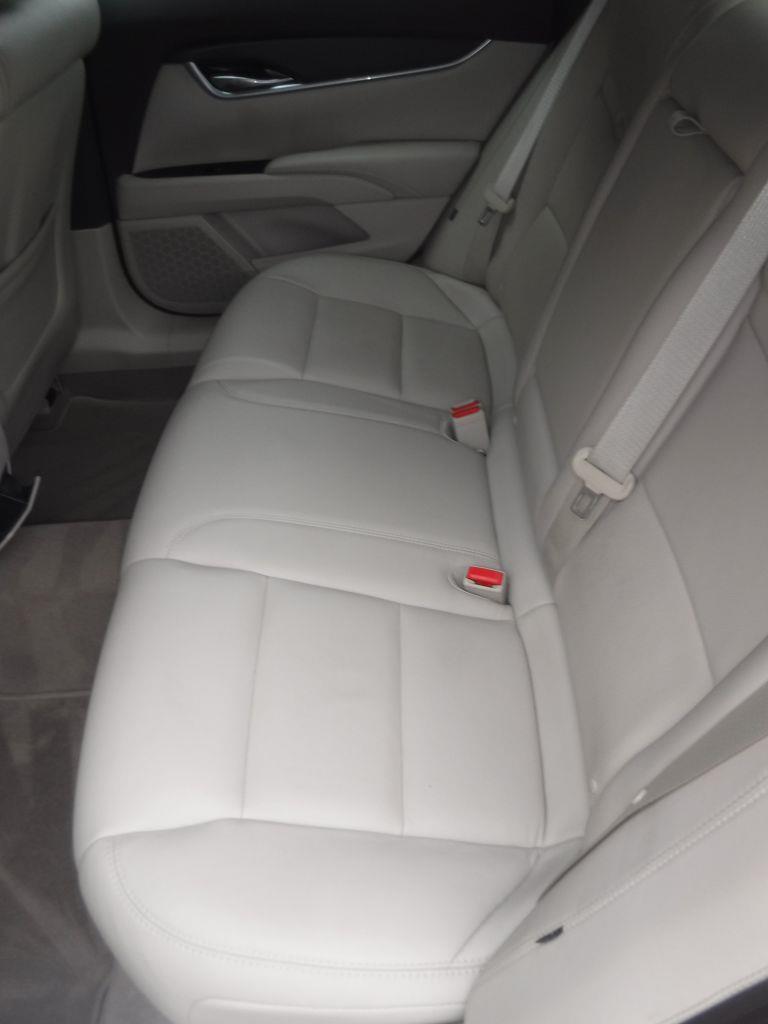 Cadillac XTS Base 2013