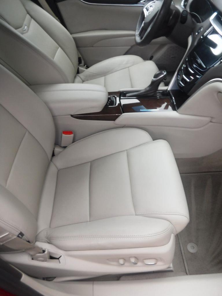 Cadillac XTS Base 2013