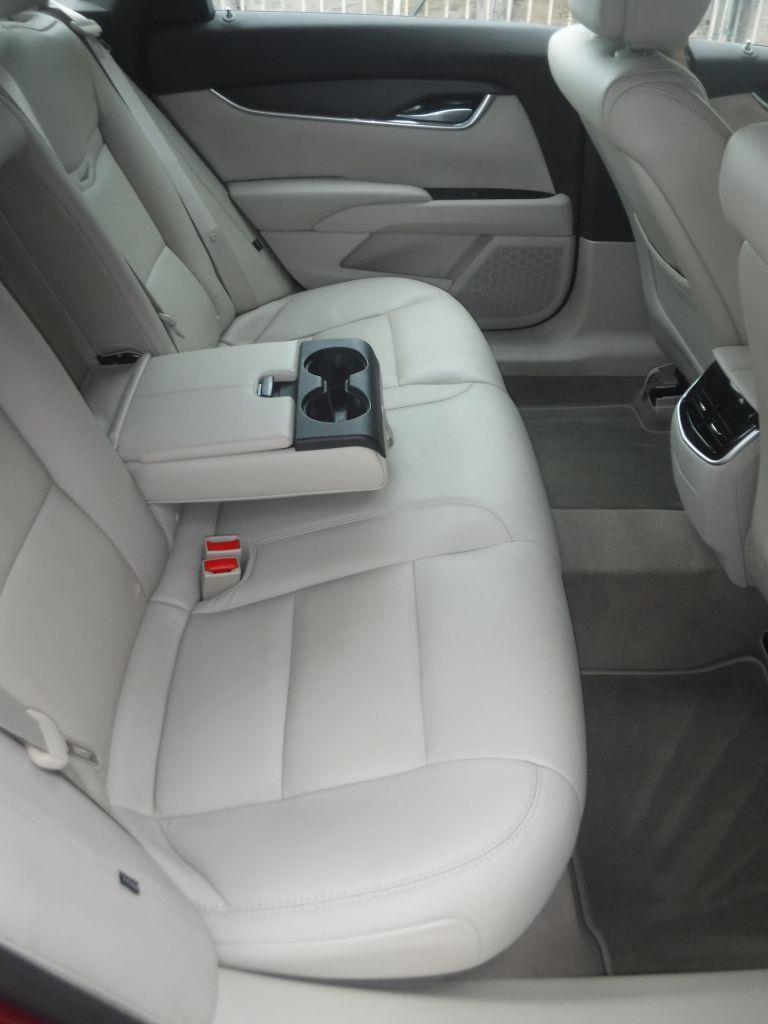 Cadillac XTS Base 2013