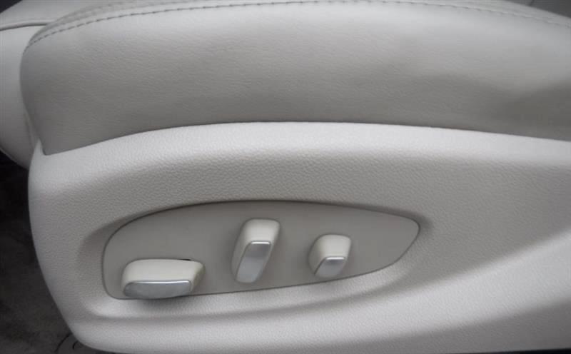 Cadillac XTS Base 2013