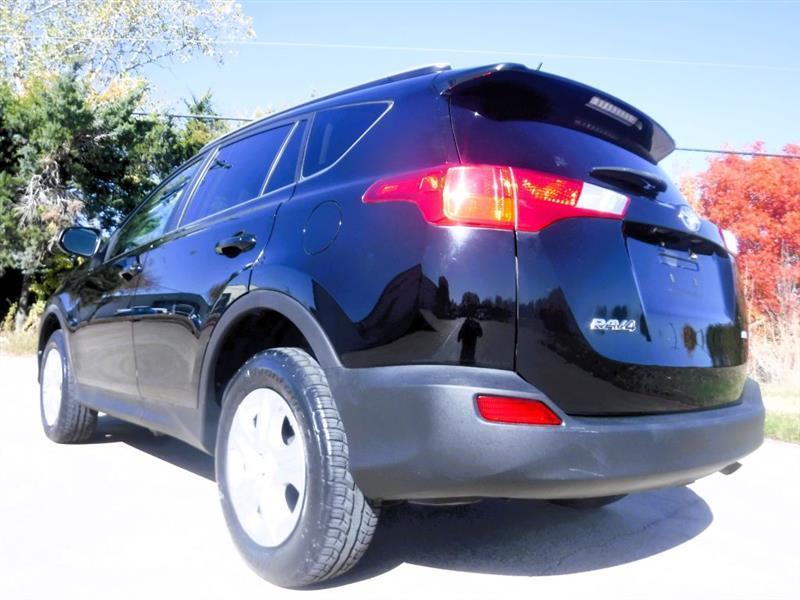 Toyota RAV4 LE FWD 2015