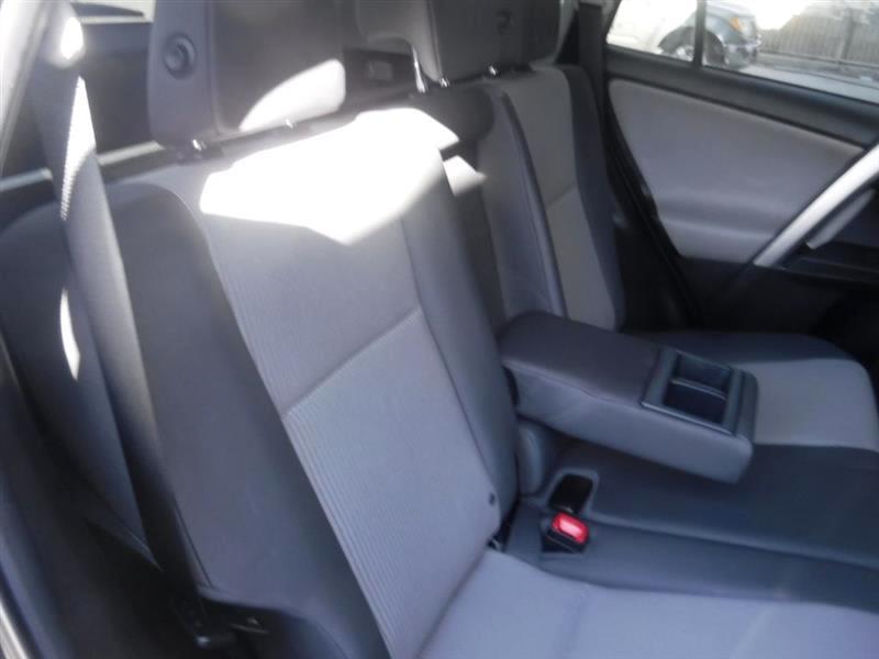 Toyota RAV4 LE FWD 2015