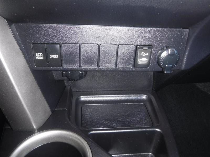 Toyota RAV4 LE FWD 2015