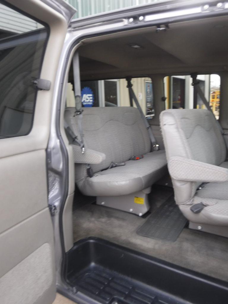 Chevrolet Express 3500 Extended 2001