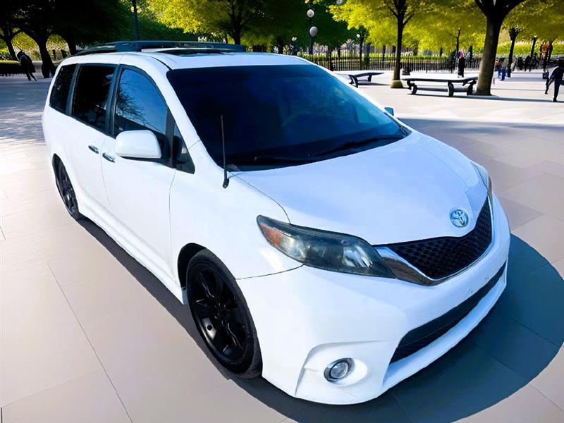 Toyota Sienna SE FWD 8-Passenger FWD V6 2013