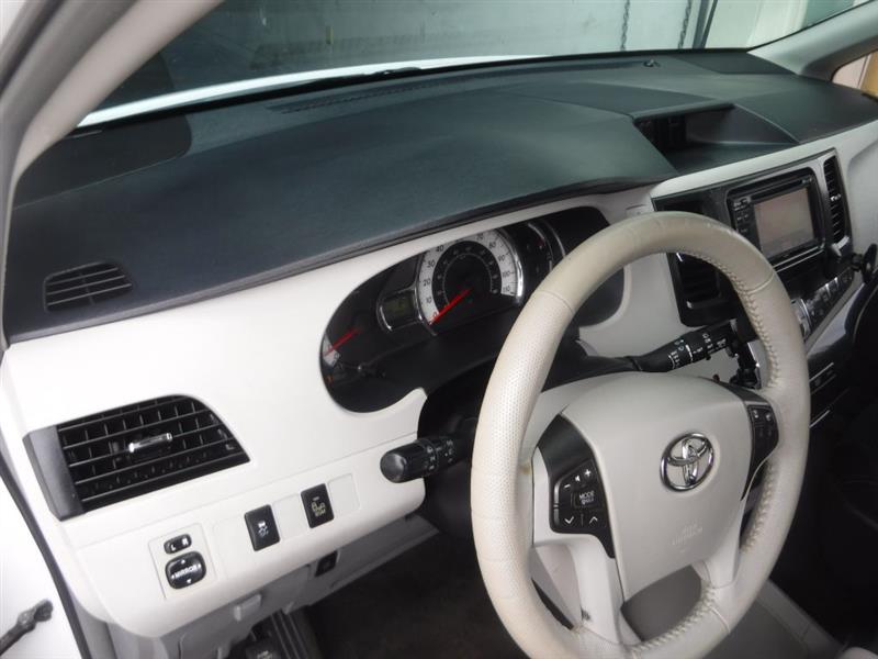 Toyota Sienna SE FWD 8-Passenger FWD V6 2013