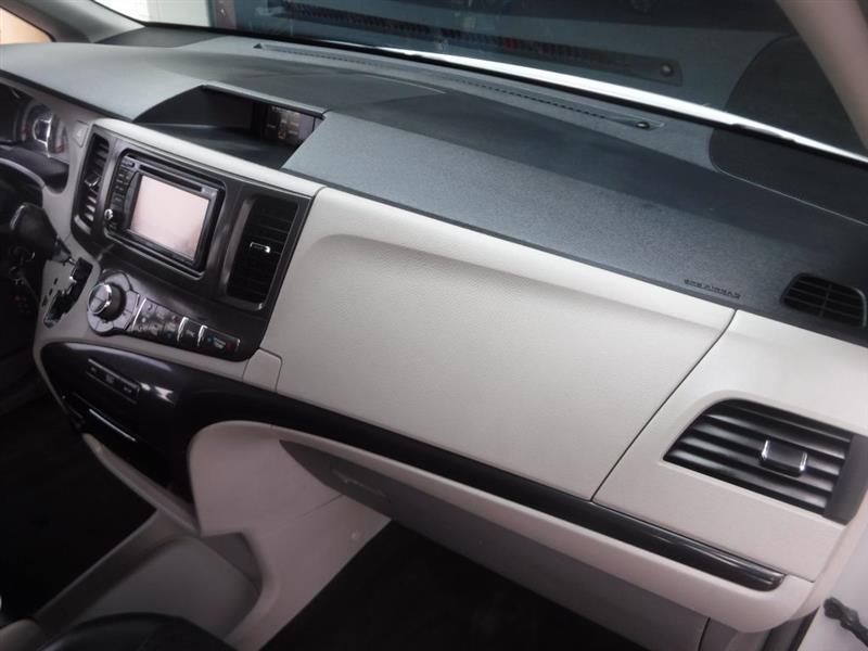 Toyota Sienna SE FWD 8-Passenger FWD V6 2013