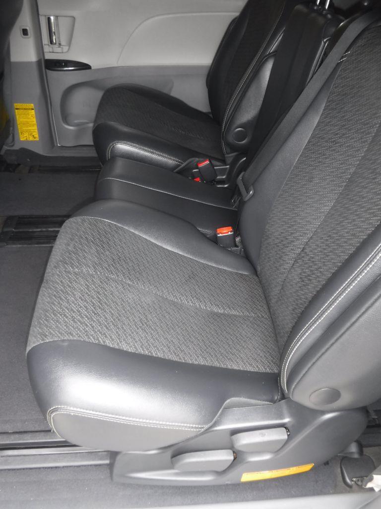 Toyota Sienna SE FWD 8-Passenger FWD V6 2013