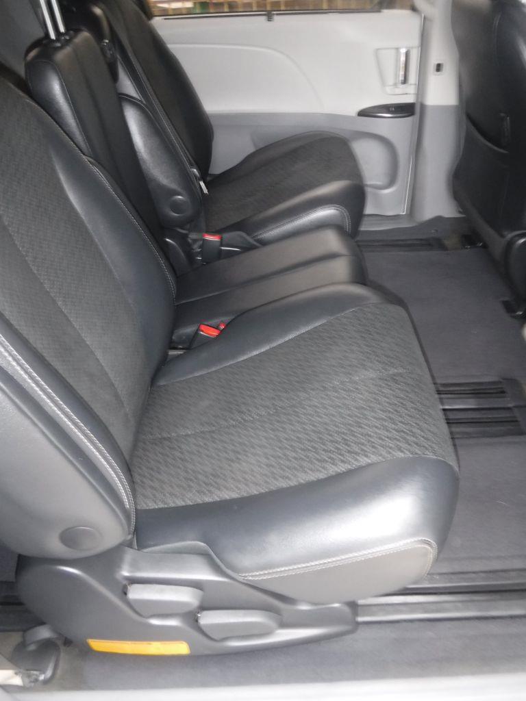 Toyota Sienna SE FWD 8-Passenger FWD V6 2013