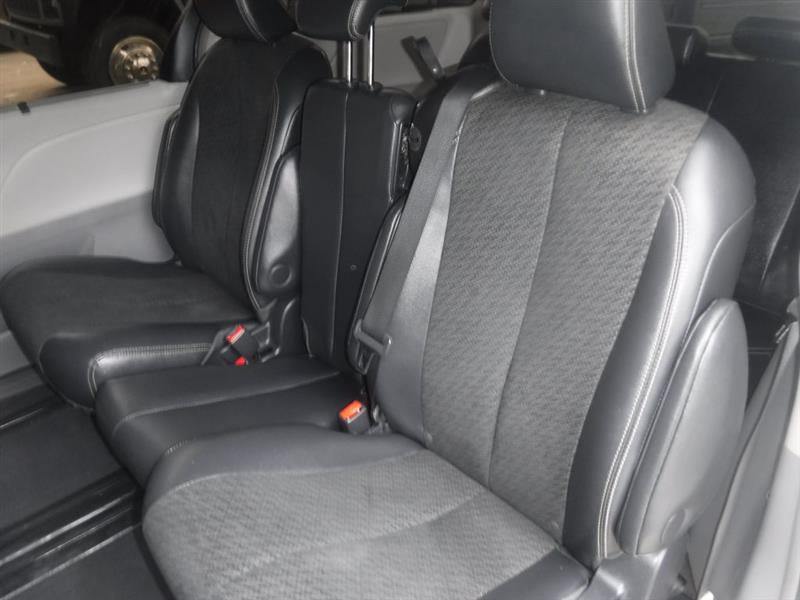 Toyota Sienna SE FWD 8-Passenger FWD V6 2013