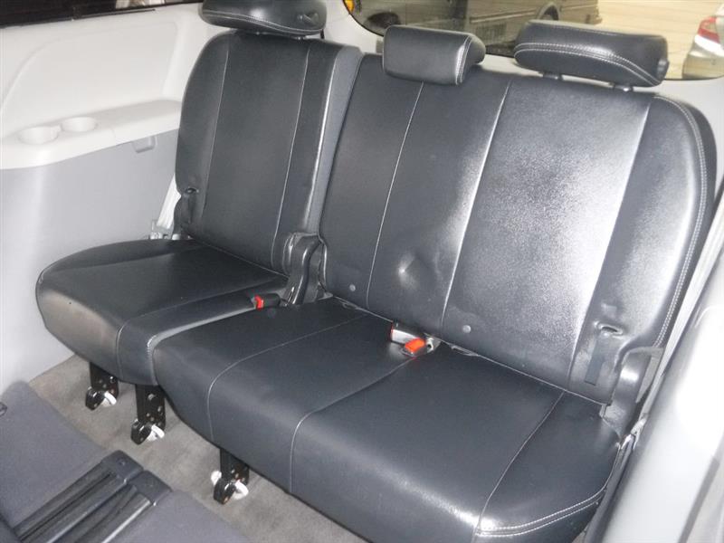 Toyota Sienna SE FWD 8-Passenger FWD V6 2013
