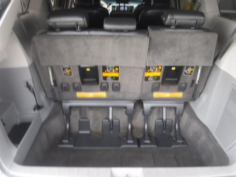 Toyota Sienna SE FWD 8-Passenger FWD V6 2013