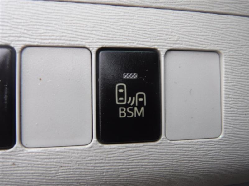 Toyota Sienna SE FWD 8-Passenger FWD V6 2013