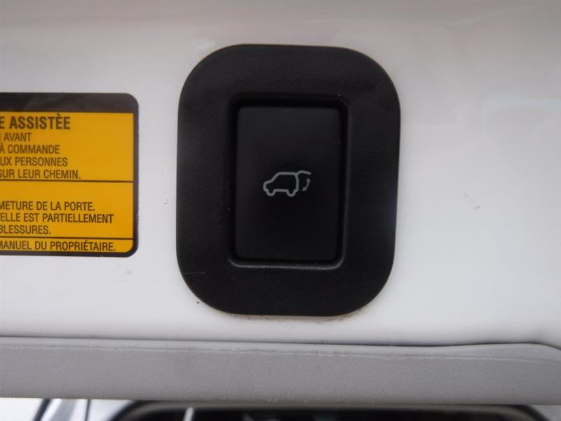 Toyota Sienna SE FWD 8-Passenger FWD V6 2013