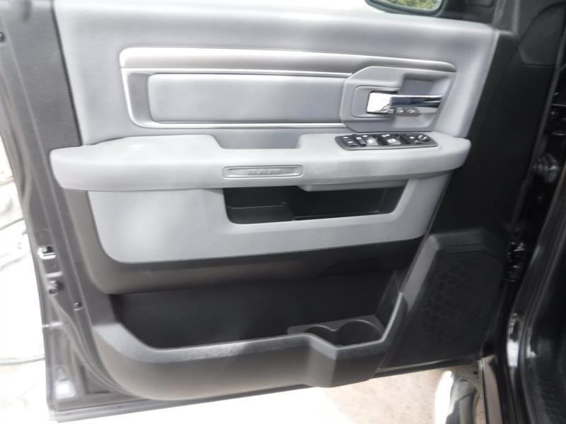 RAM 1500 Classic Lone Star 4x2 Crew Cab 5'7" Box 2019