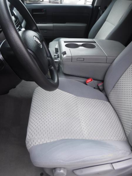 Toyota Tundra Tundra-Grade CrewMax 5.7L 2WD 2010