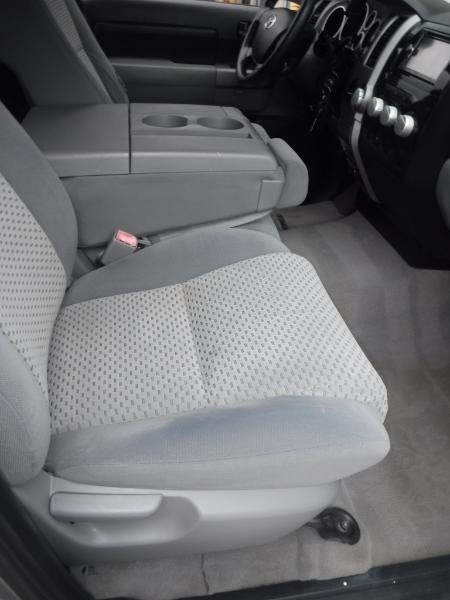 Toyota Tundra Tundra-Grade CrewMax 5.7L 2WD 2010