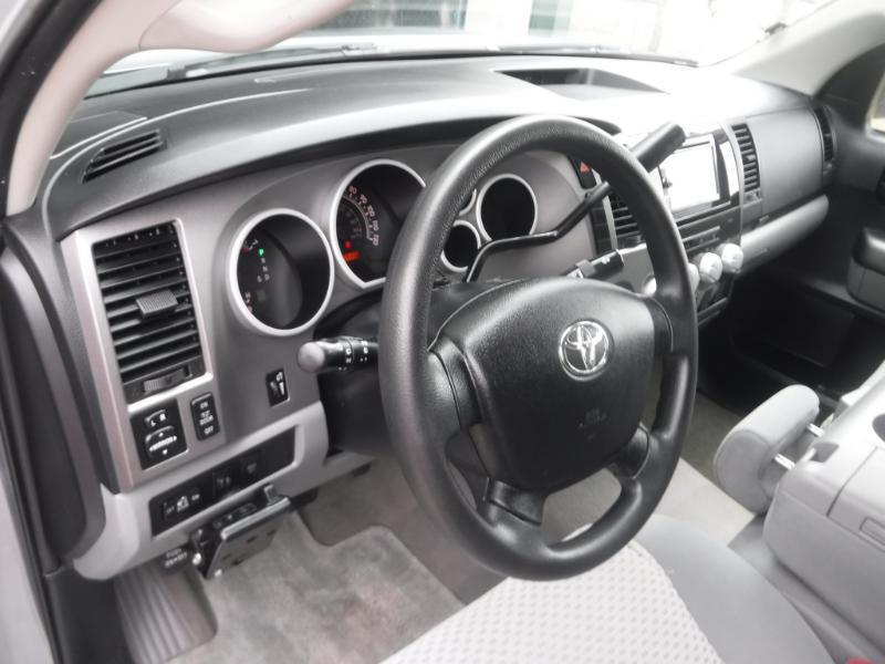 Toyota Tundra Tundra-Grade CrewMax 5.7L 2WD 2010