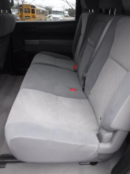 Toyota Tundra Tundra-Grade CrewMax 5.7L 2WD 2010