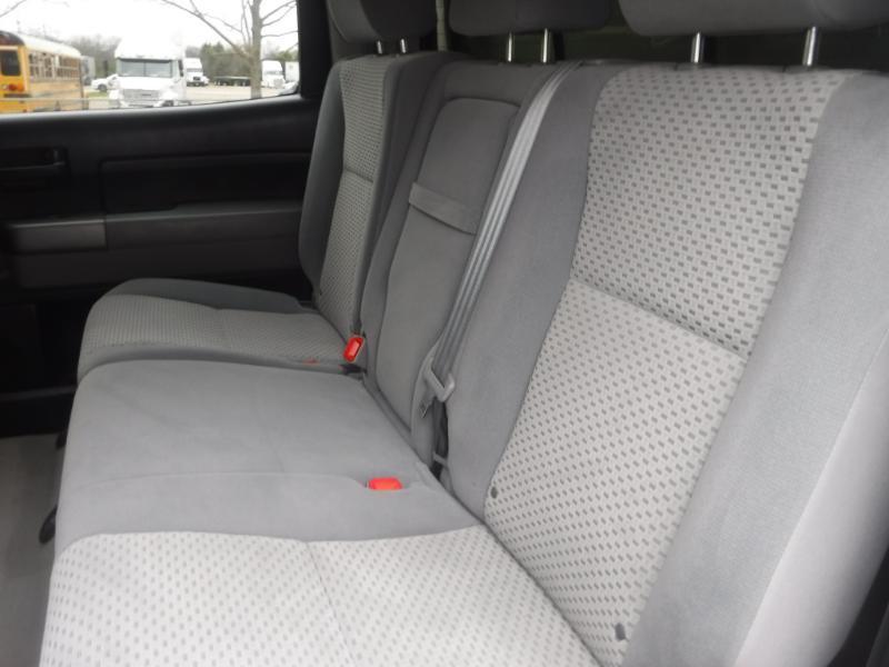 Toyota Tundra Tundra-Grade CrewMax 5.7L 2WD 2010