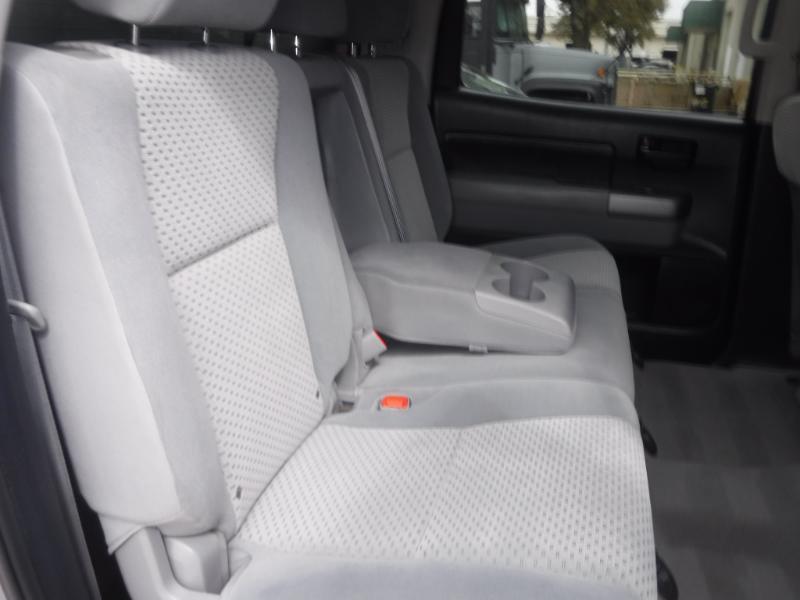 Toyota Tundra Tundra-Grade CrewMax 5.7L 2WD 2010