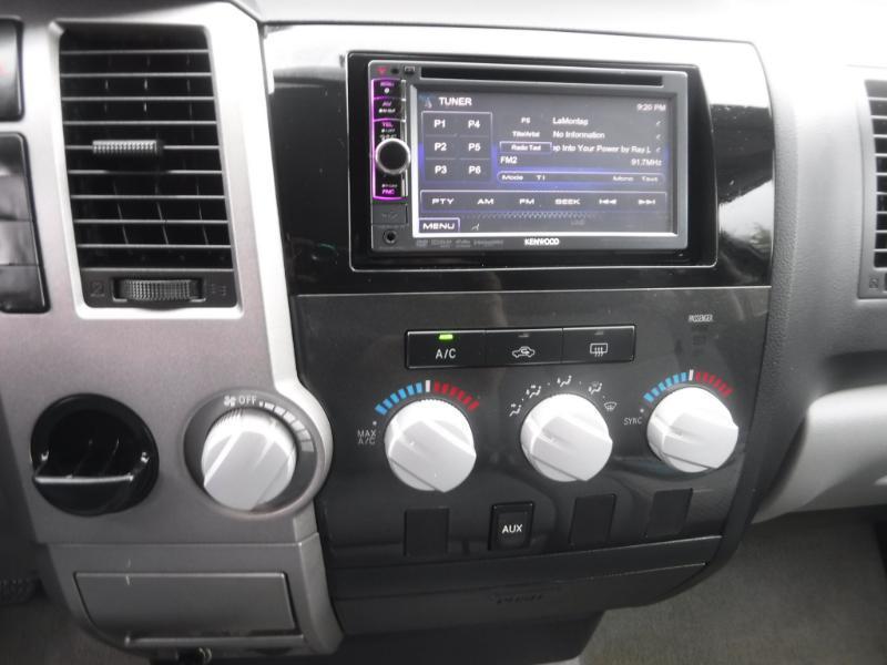 Toyota Tundra Tundra-Grade CrewMax 5.7L 2WD 2010