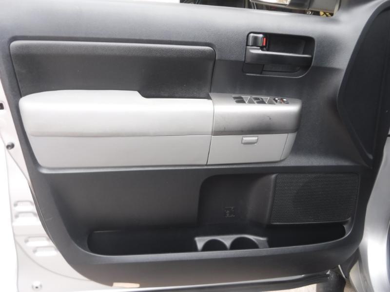 Toyota Tundra Tundra-Grade CrewMax 5.7L 2WD 2010