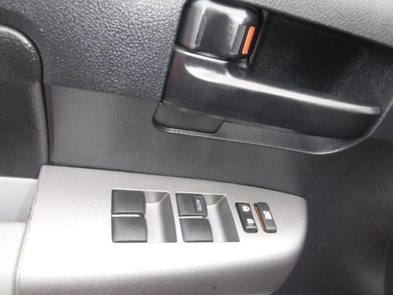 Toyota Tundra Tundra-Grade CrewMax 5.7L 2WD 2010