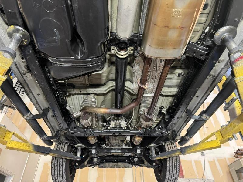 Toyota Tundra Tundra-Grade CrewMax 5.7L 2WD 2010