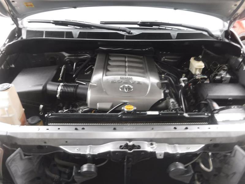 Toyota Tundra Tundra-Grade CrewMax 5.7L 2WD 2010