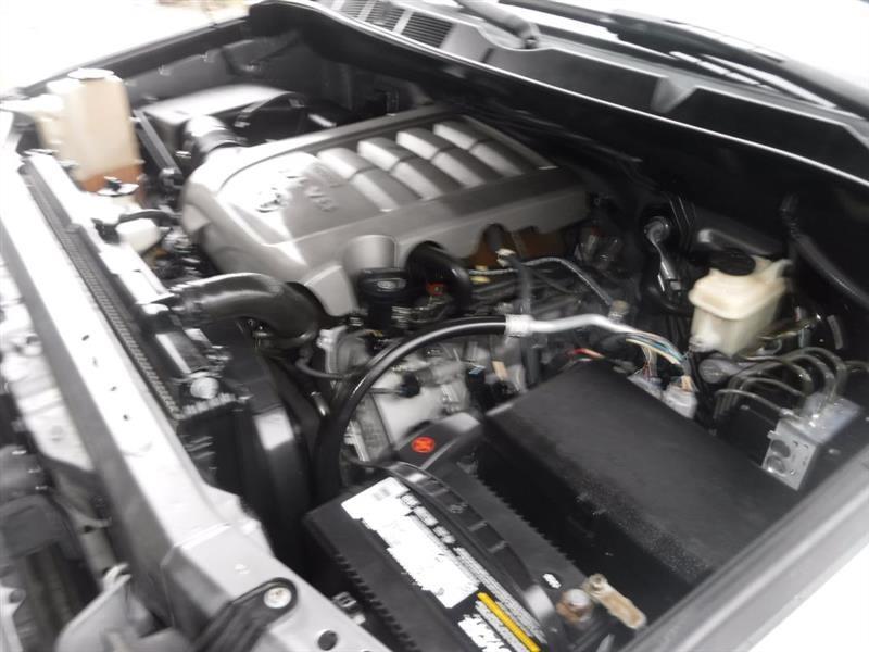 Toyota Tundra Tundra-Grade CrewMax 5.7L 2WD 2010