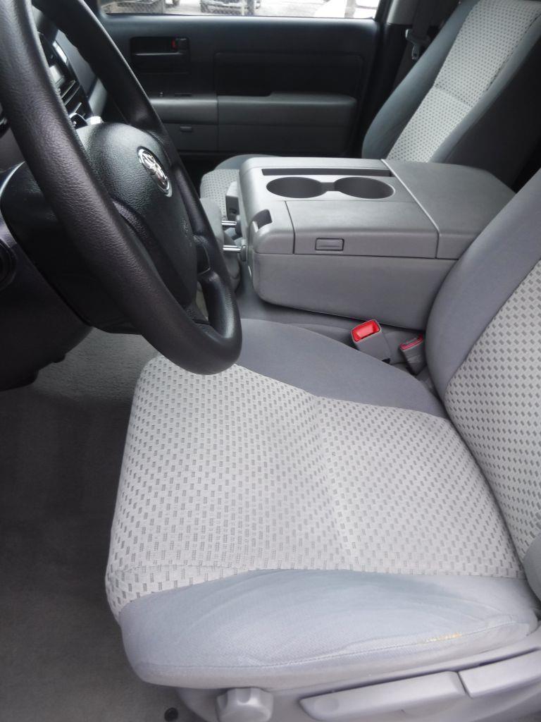 Toyota Tundra Tundra-Grade CrewMax 5.7L 2WD 2010