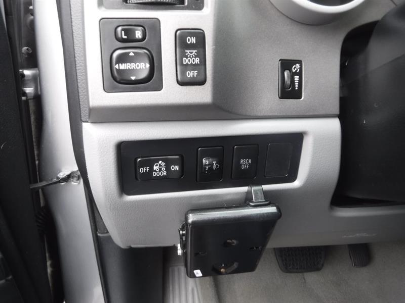 Toyota Tundra Tundra-Grade CrewMax 5.7L 2WD 2010