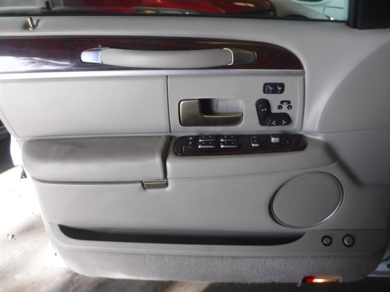 Lincoln Town Car Signature Limited 2008