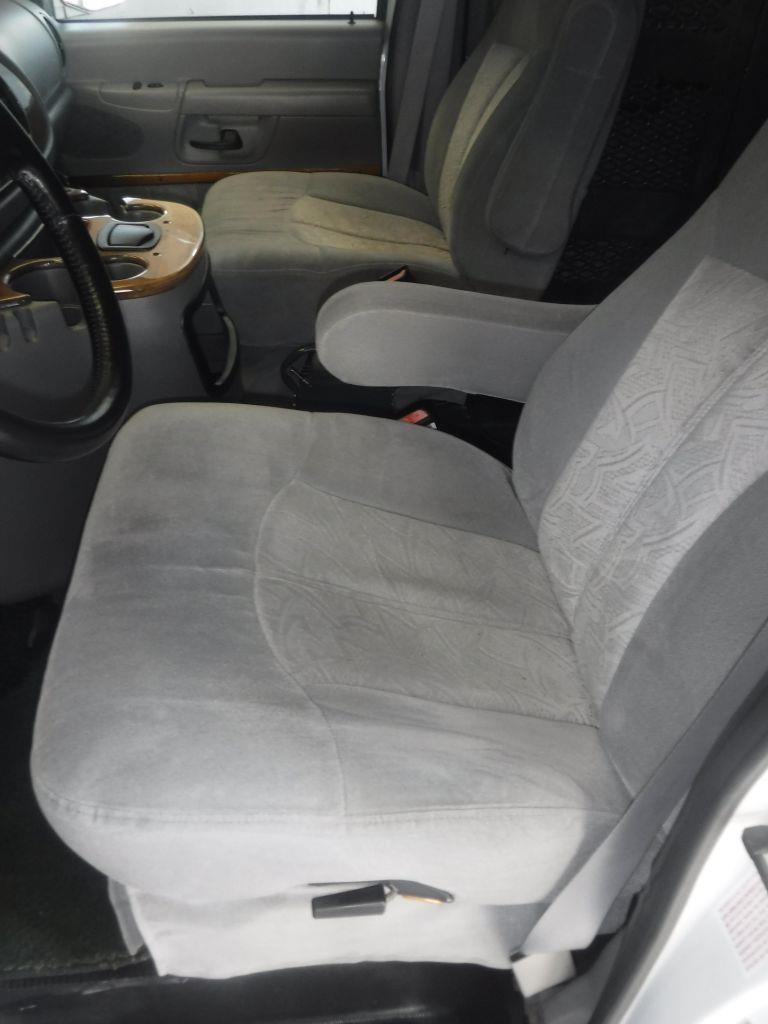 Ford Econoline E150 2002