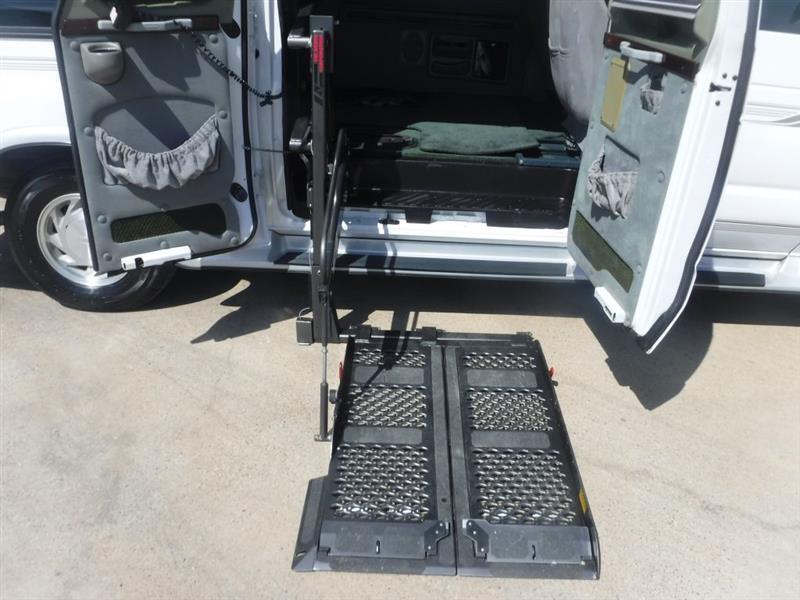 Ford Econoline E150 2002