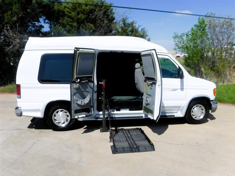 Ford Econoline E150 2002