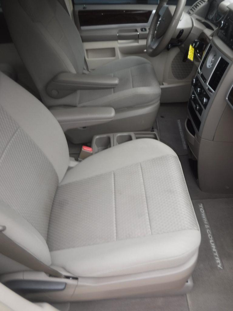 Chrysler Town & Country Touring 2010