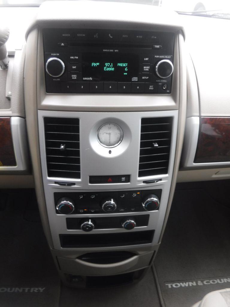 Chrysler Town & Country Touring 2010