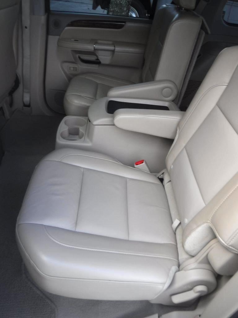 Nissan Armada Platinum 2WD 2011